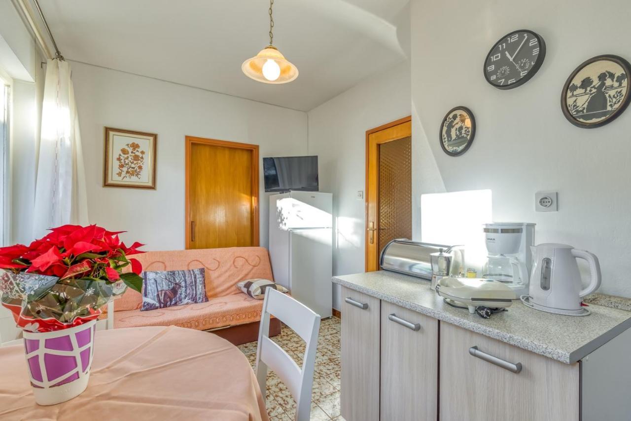 Apartment Complex Nevia Πόρετς Εξωτερικό φωτογραφία