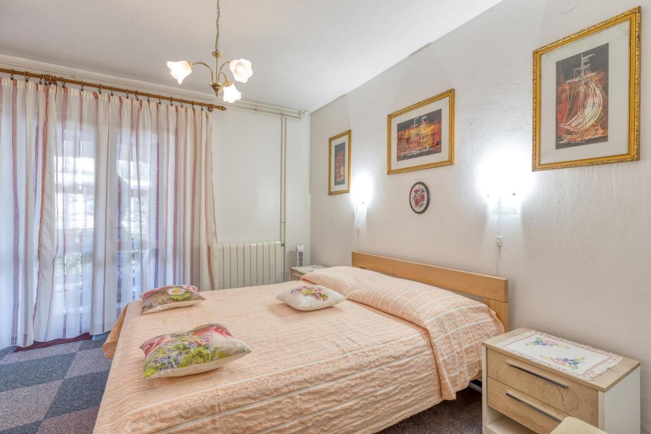 Apartment Complex Nevia Πόρετς Εξωτερικό φωτογραφία
