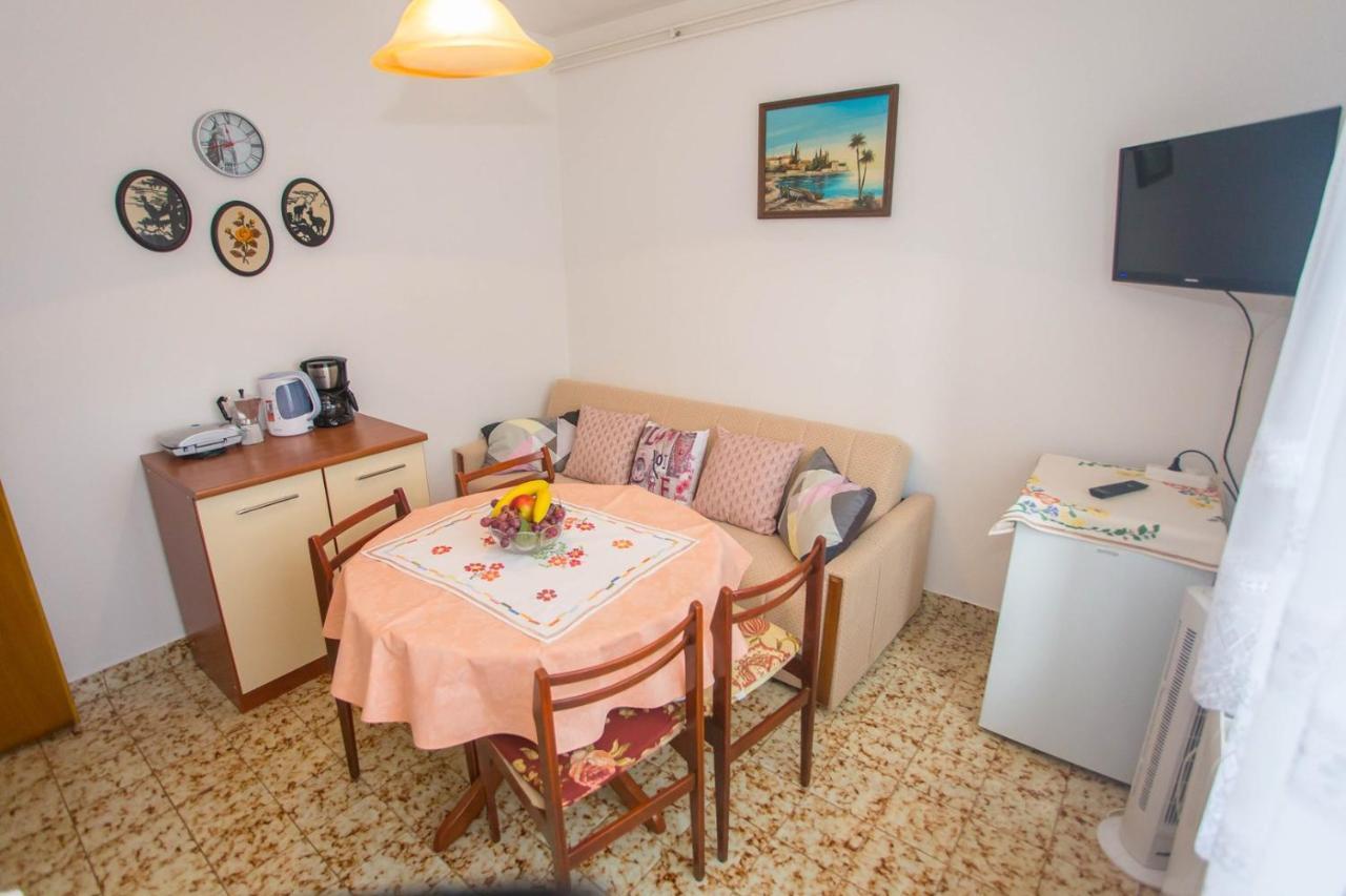 Apartment Complex Nevia Πόρετς Εξωτερικό φωτογραφία
