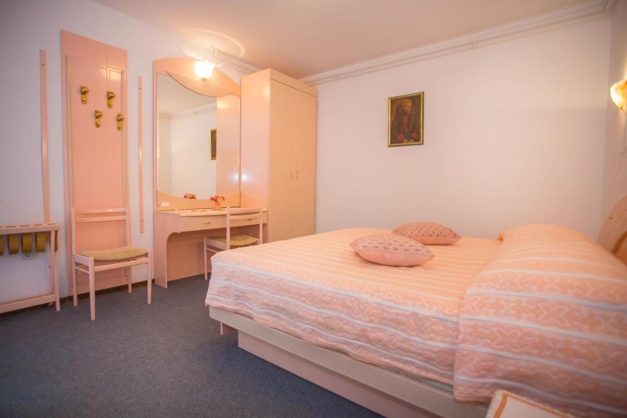 Apartment Complex Nevia Πόρετς Εξωτερικό φωτογραφία