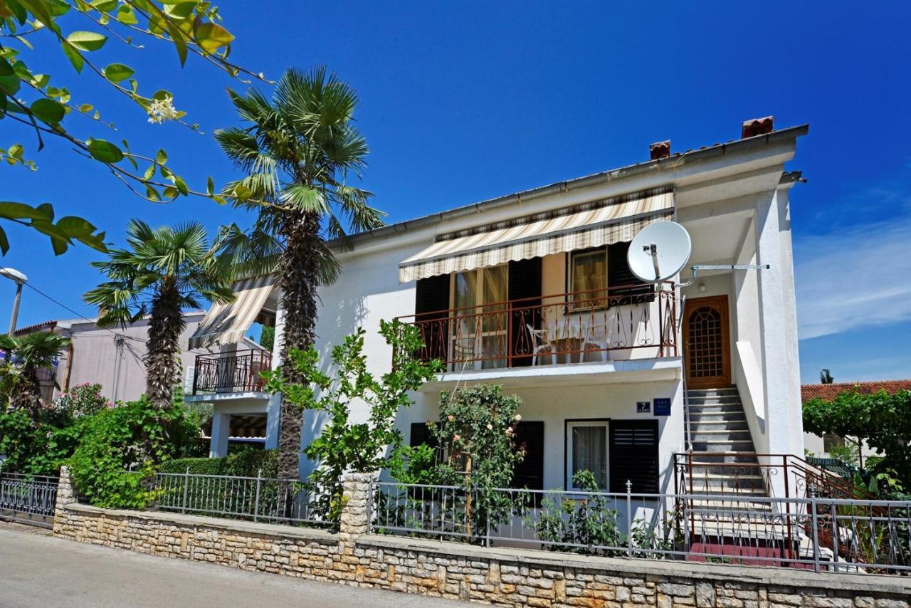Apartment Complex Nevia Πόρετς Εξωτερικό φωτογραφία