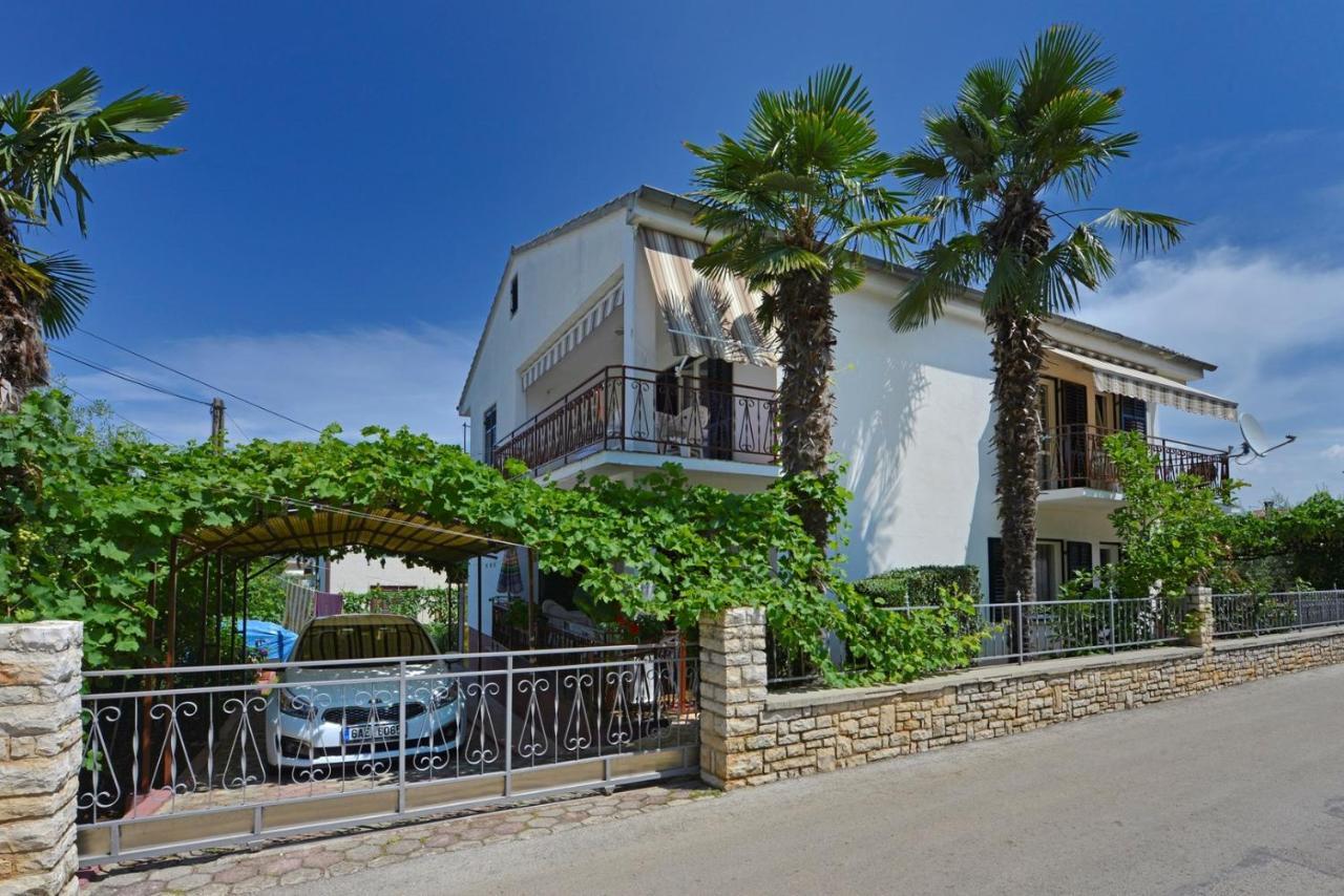 Apartment Complex Nevia Πόρετς Εξωτερικό φωτογραφία