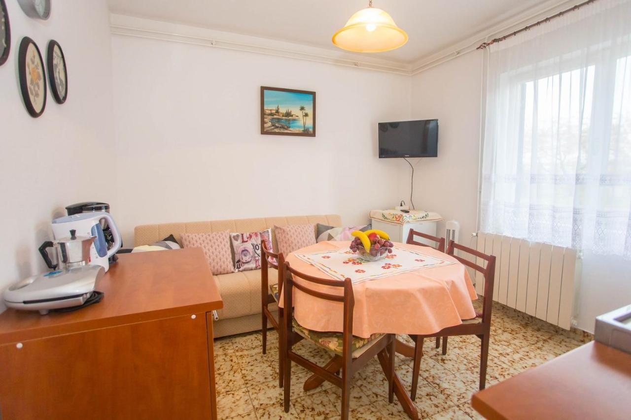 Apartment Complex Nevia Πόρετς Εξωτερικό φωτογραφία