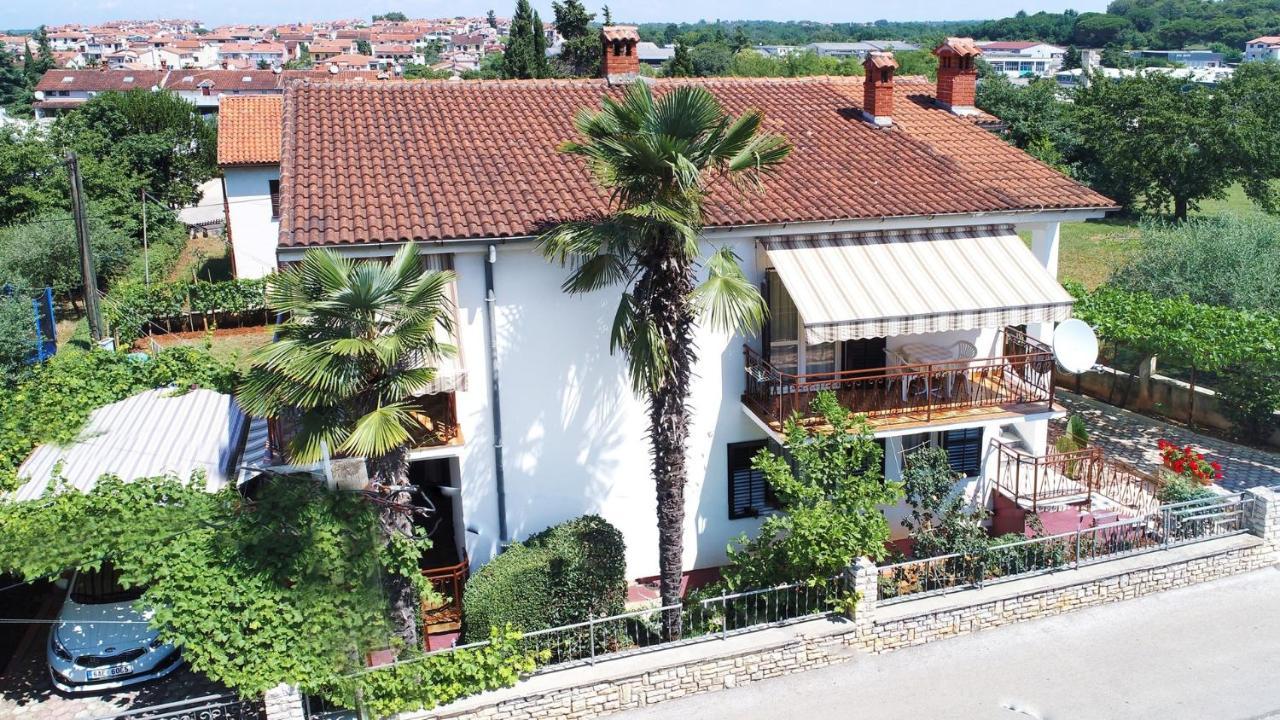 Apartment Complex Nevia Πόρετς Εξωτερικό φωτογραφία