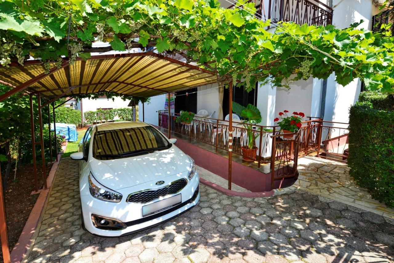 Apartment Complex Nevia Πόρετς Εξωτερικό φωτογραφία