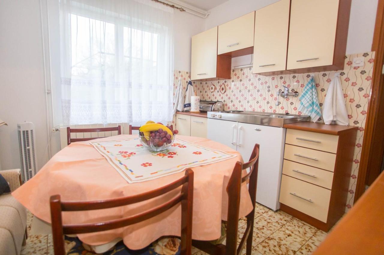 Apartment Complex Nevia Πόρετς Εξωτερικό φωτογραφία