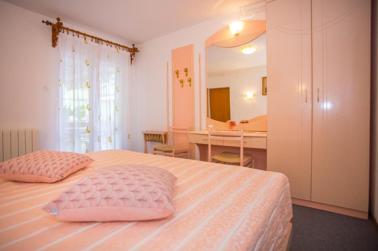 Apartment Complex Nevia Πόρετς Εξωτερικό φωτογραφία